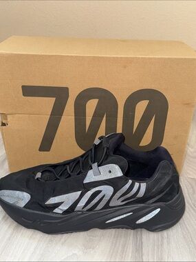 Yeezy 700 MNVN Triple Black Sneaker